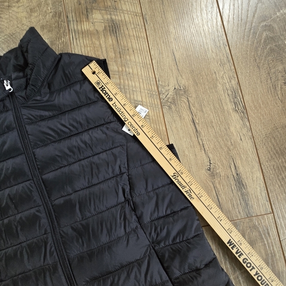 Amazon Esstentials Women's Black Medium Puffer Vest, New. Packable - Picture 5 of 8